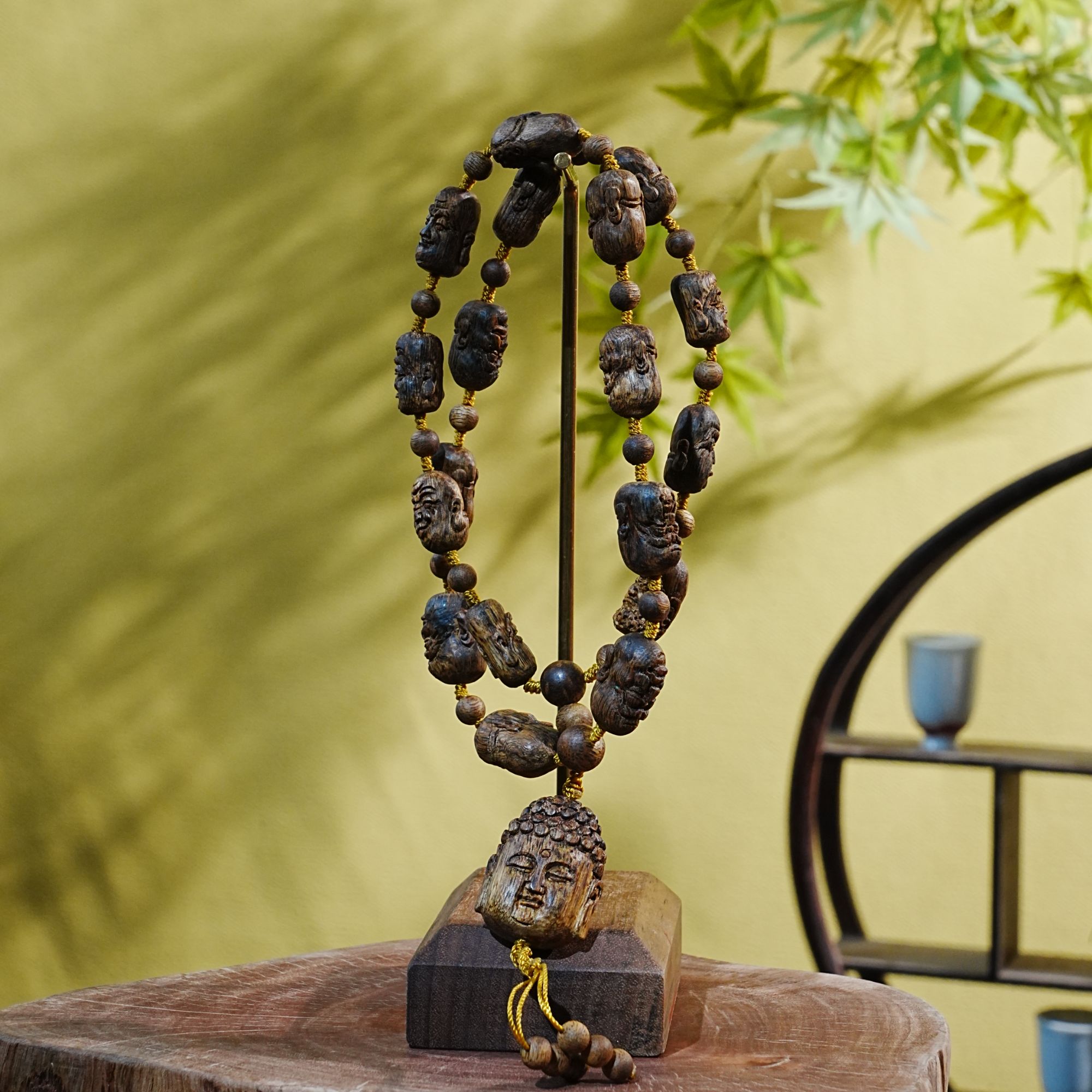 海南黑棋金丝糖结沉香雕刻件（十八罗汉） 15.2g 250828021 F