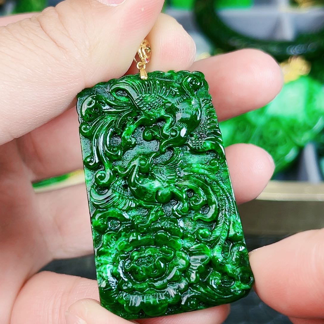 翡翠颈饰18K金镶嵌吊坠