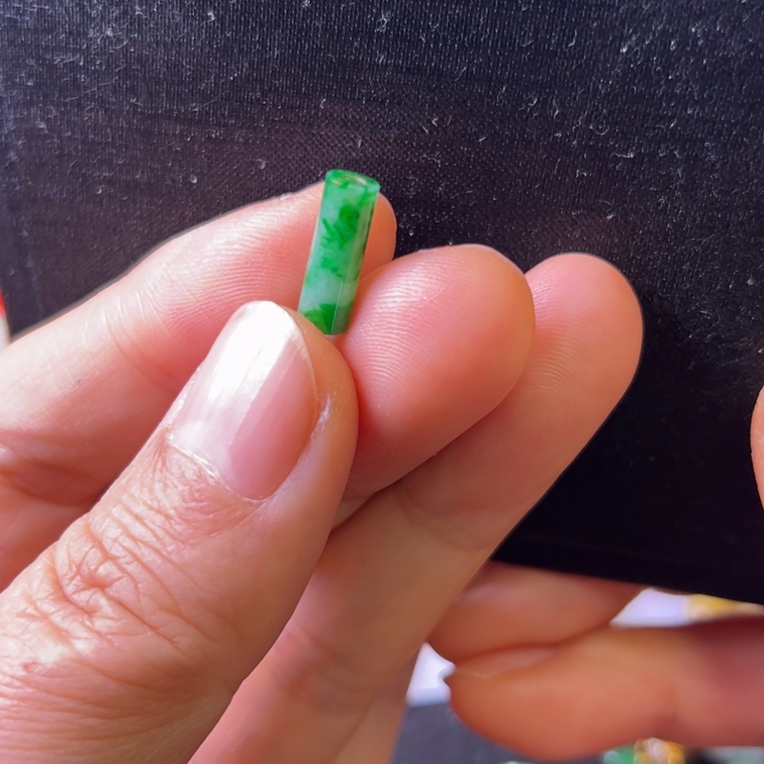 翡翠颈饰未镶嵌路路通