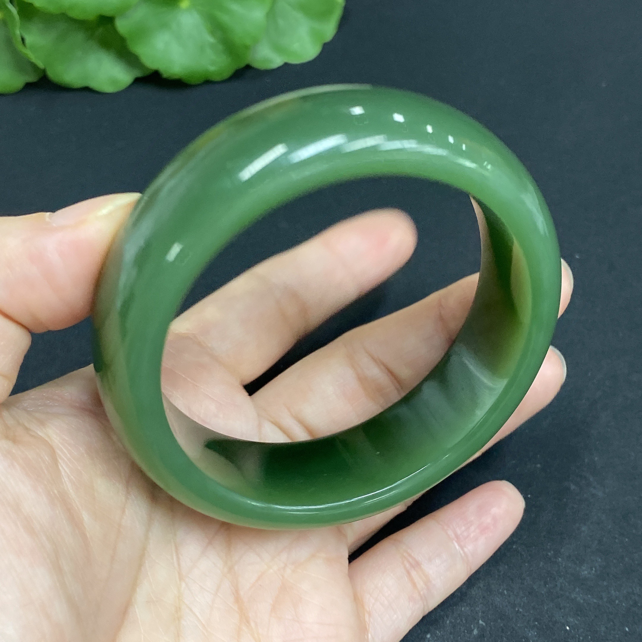 俄料老菠菜绿宽版轮胎镯57.6/17.3/7.9一个小红皮点总重82克