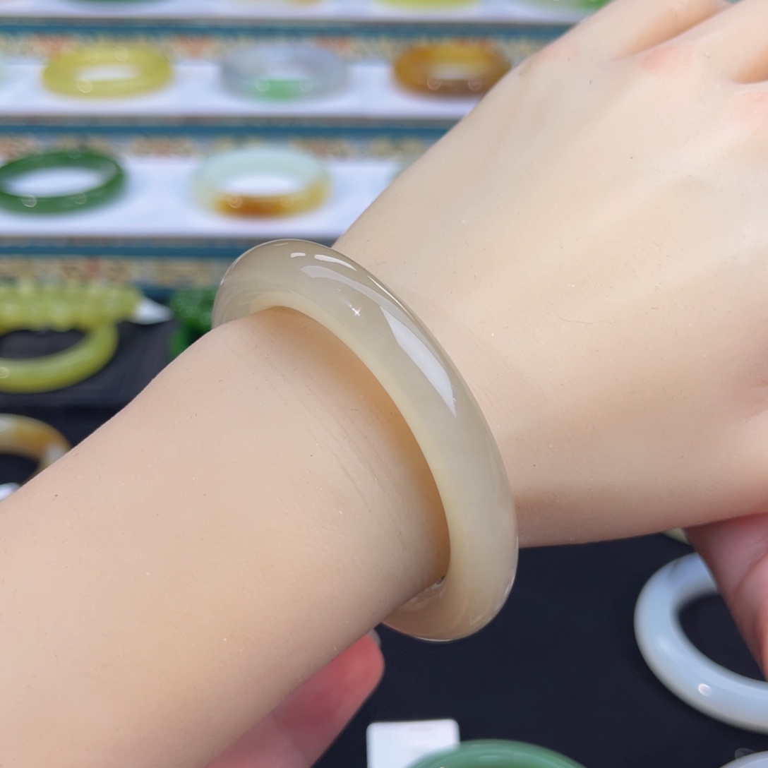 未镶嵌手镯和田玉-高冰粉猫眼