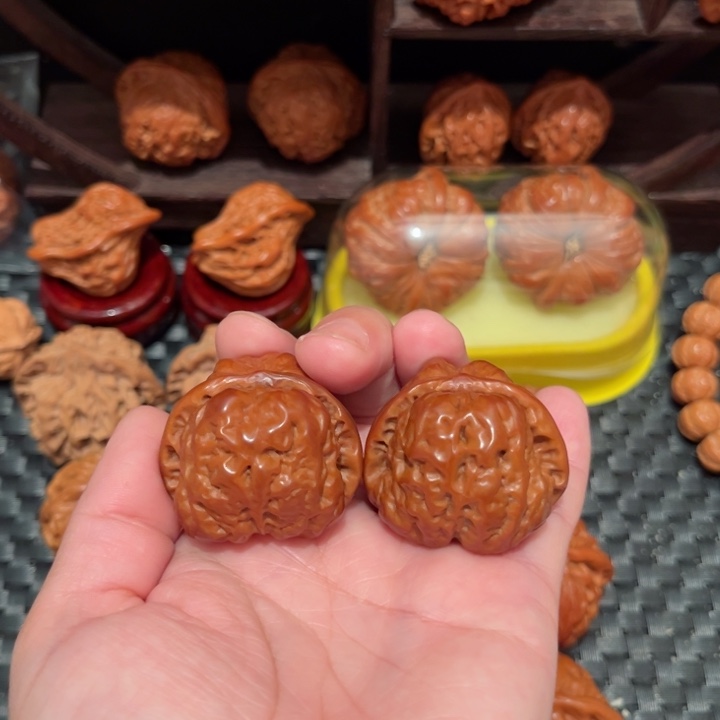 文玩核桃吊坠青**手蛤蟆头