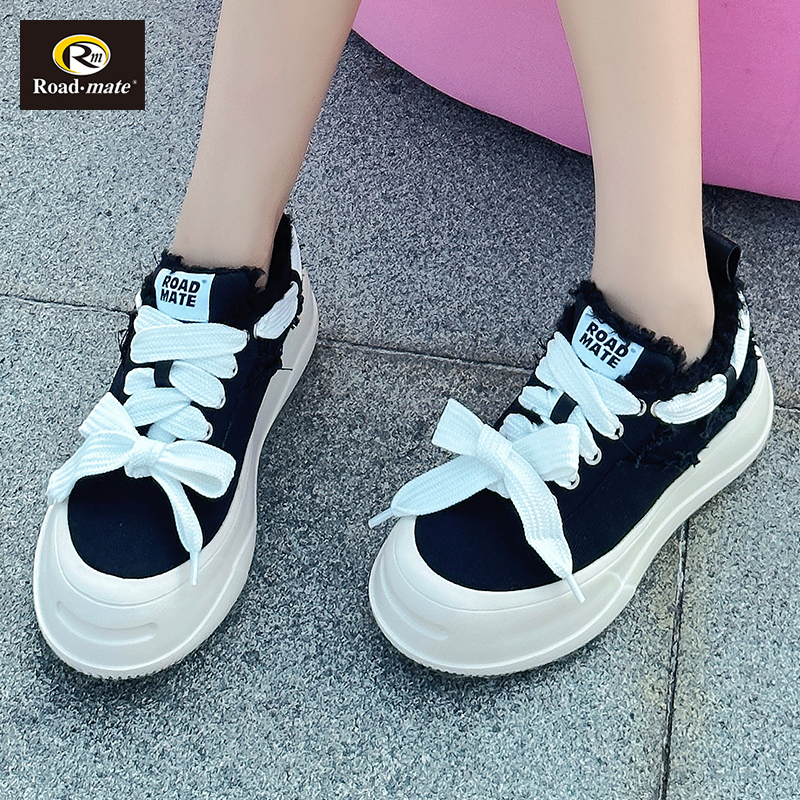 路伴女鞋2024新款帆布鞋女四季爆款厚底百搭设计感休闲板鞋