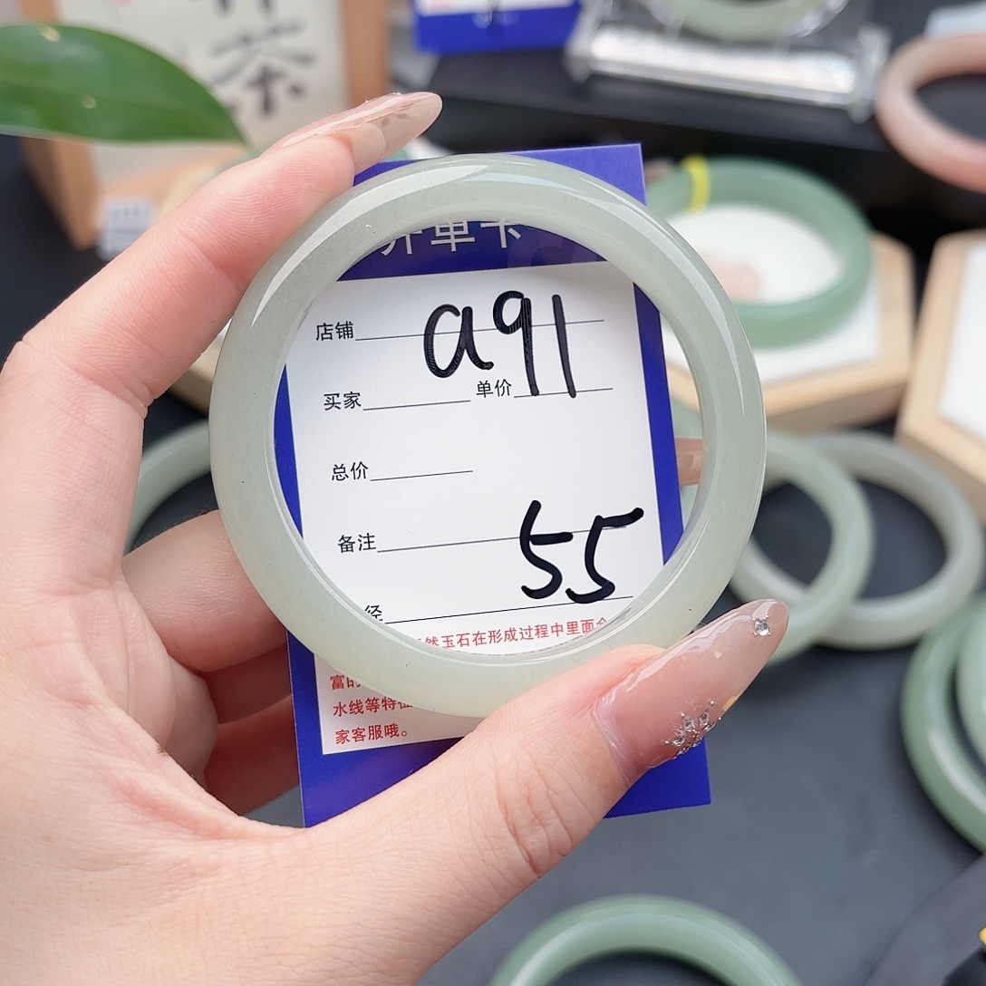 早****石英质玉未镶嵌手镯