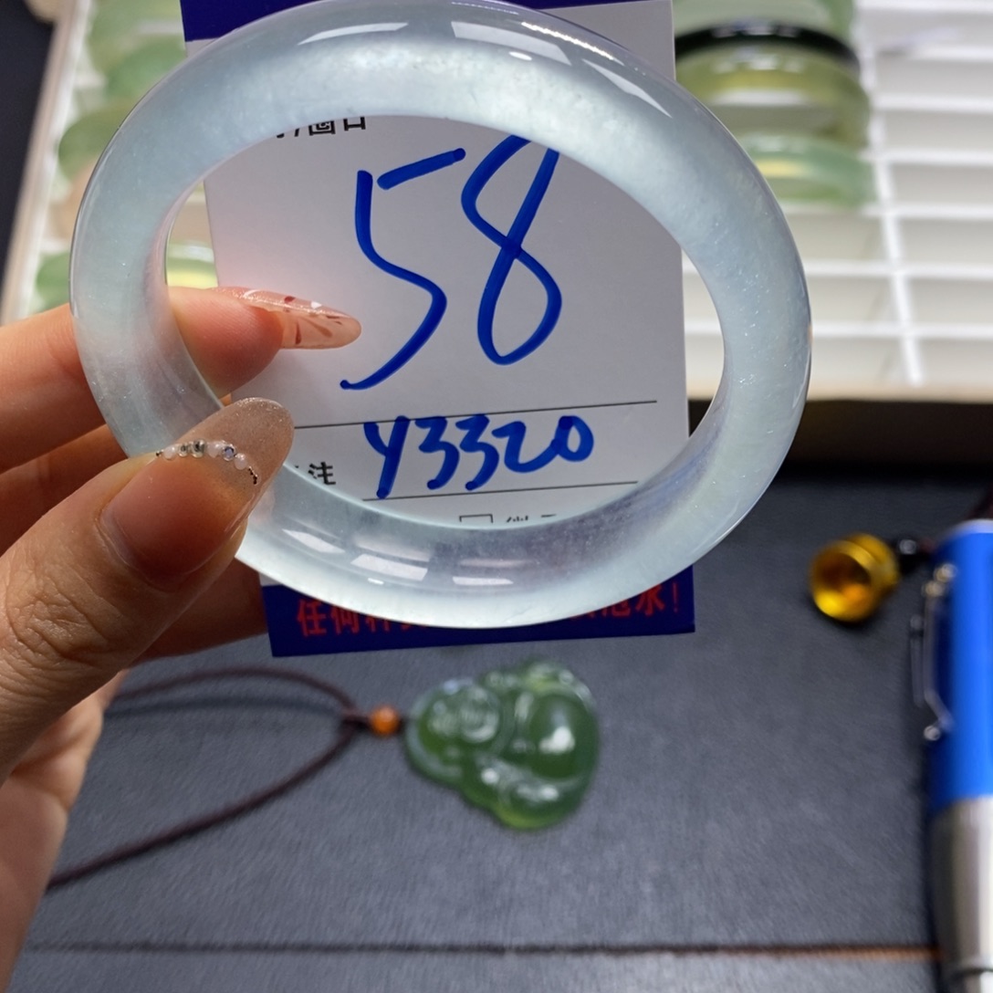 石英质玉手镯未镶嵌