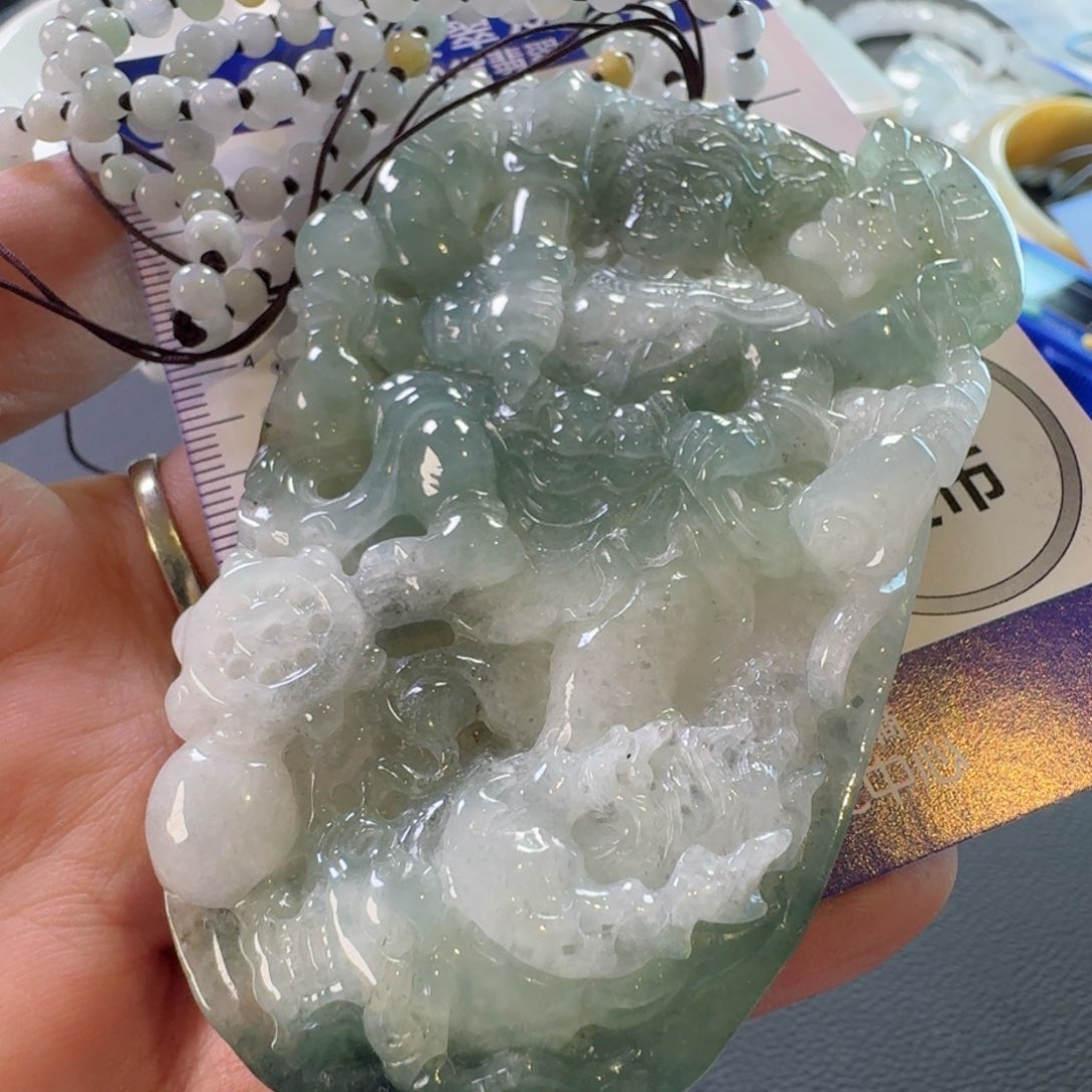 翡翠颈饰未镶嵌颈饰