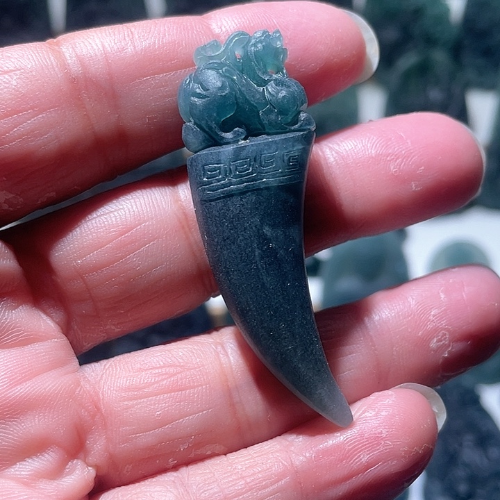 定制翡翠未镶嵌龙牙