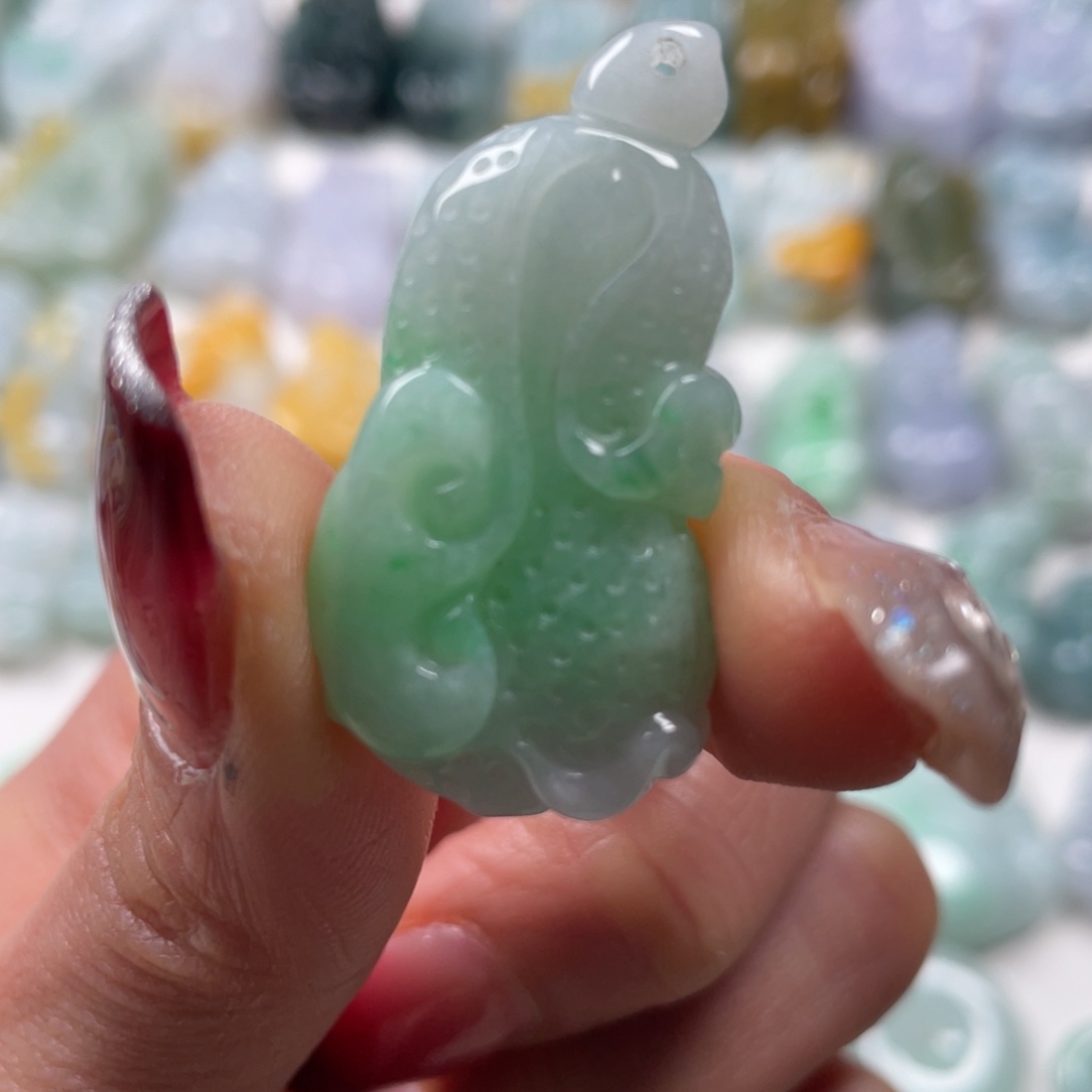 翡翠吊坠(赠链)未镶嵌