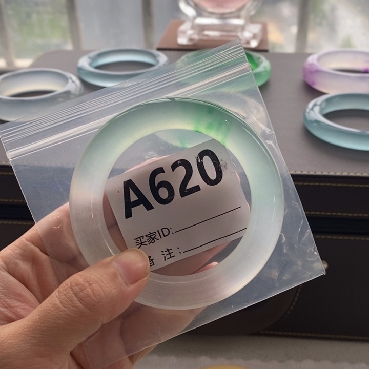 晚***柔玉时尚飘花手镯620