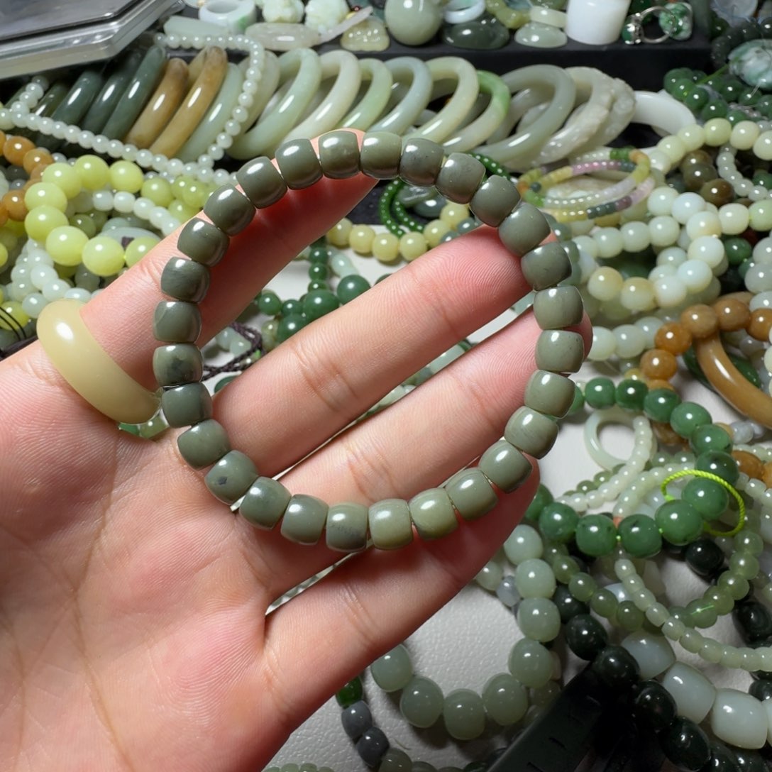 和田玉未镶嵌手串