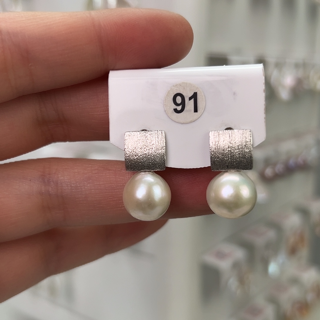 非金属巴洛克花瓣耳饰 