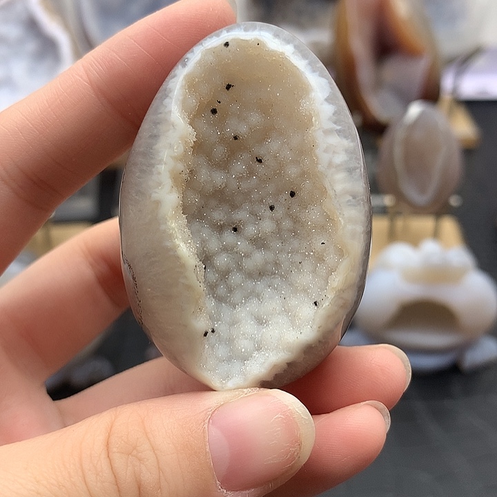 紫晶未镶嵌大型摆件（非配饰）