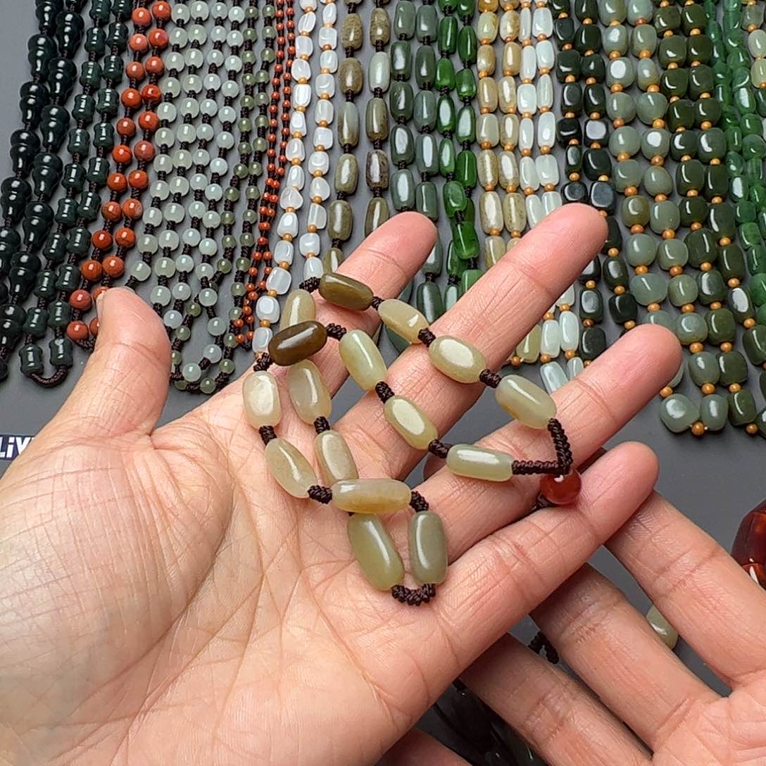 和田玉颈饰未镶嵌