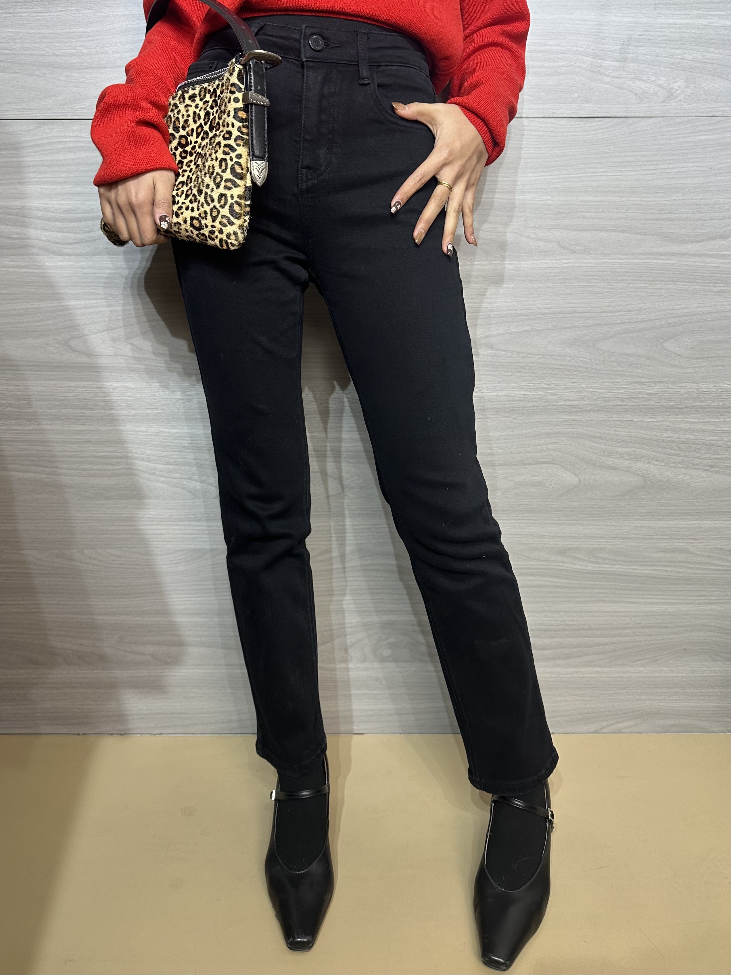 2025东大门冬季新款超福利超显瘦高腰直筒黑色腿直烟管牛仔裤