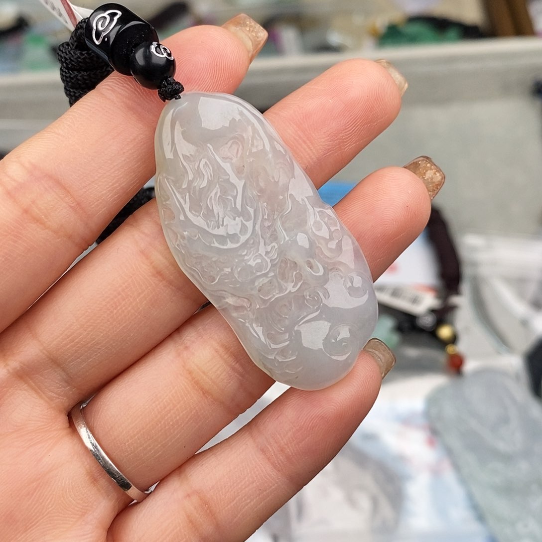 翡翠颈饰未镶嵌添****爱一