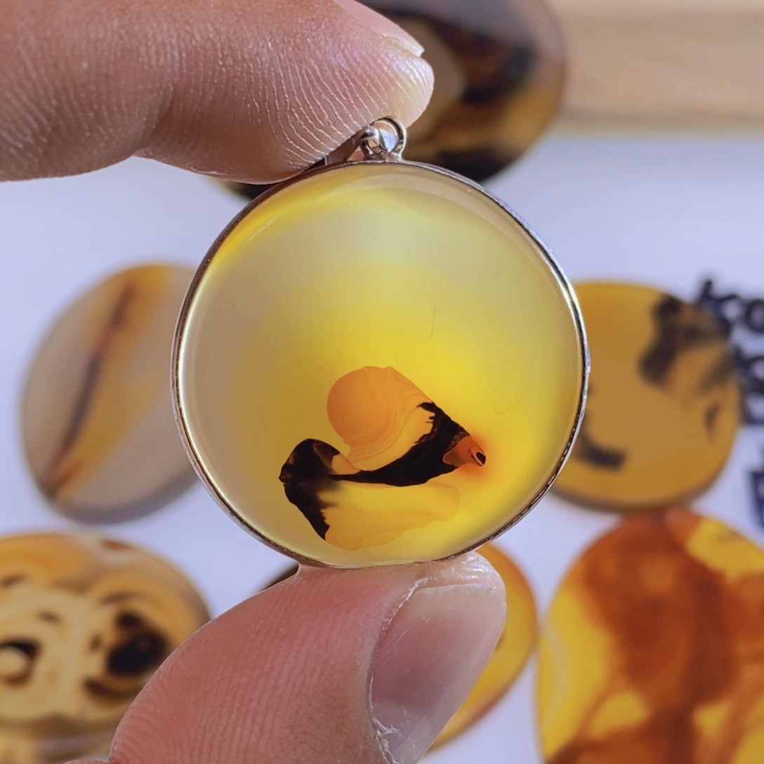 玛瑙/玉髓颈饰未镶嵌