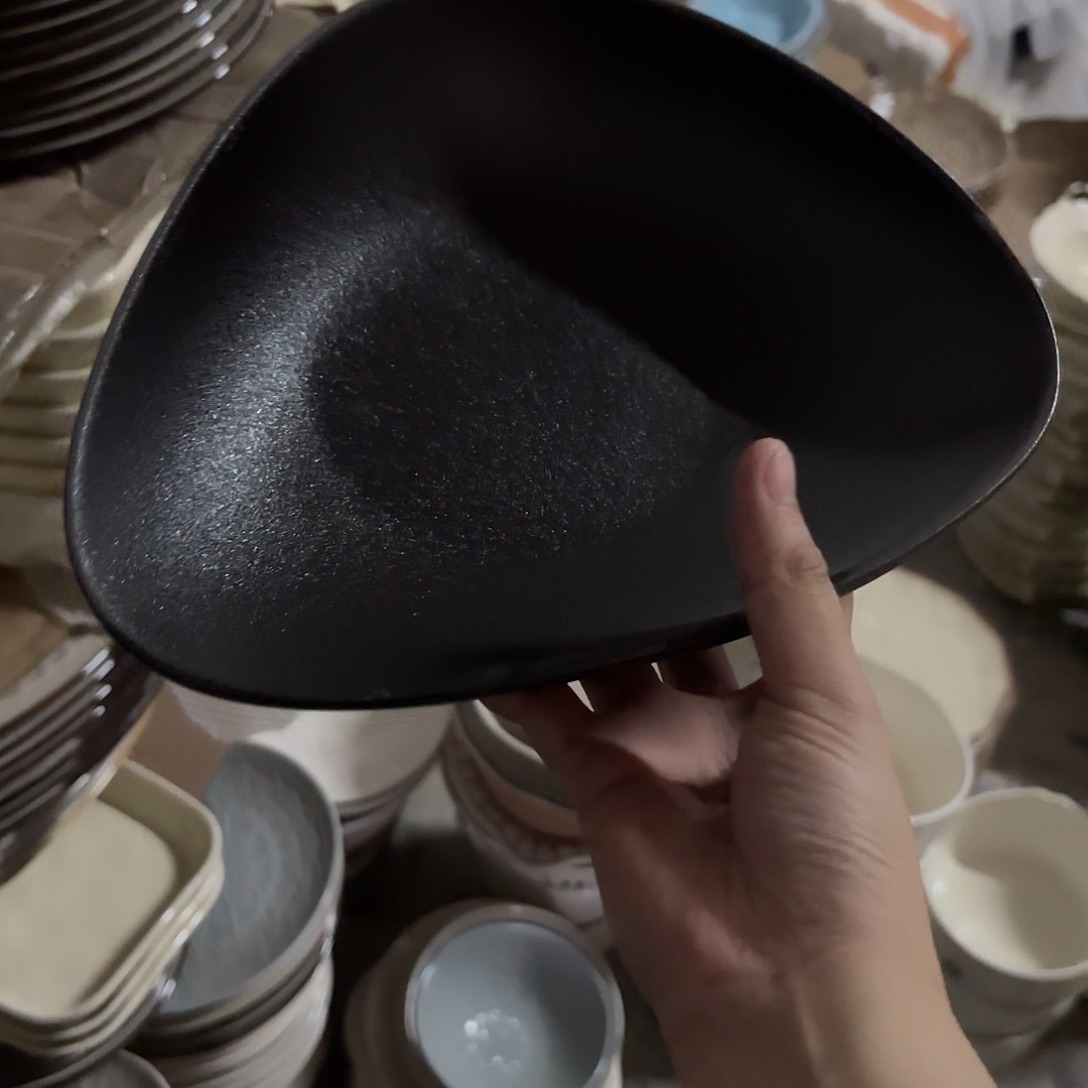 陶瑕疵缩釉黑三角一个