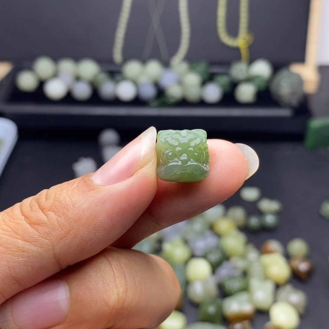 a***迪颈饰未镶嵌和田玉