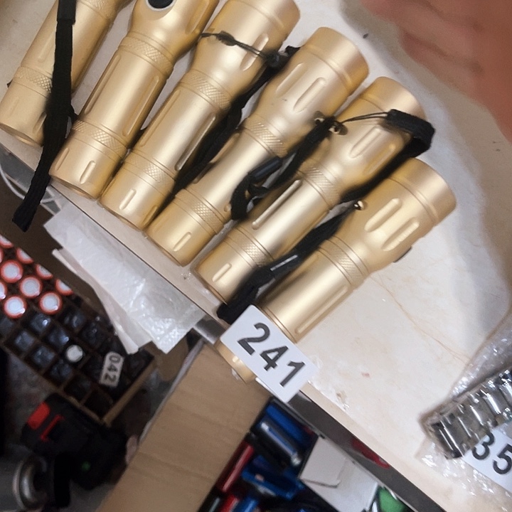 无电无充家用强光手电241