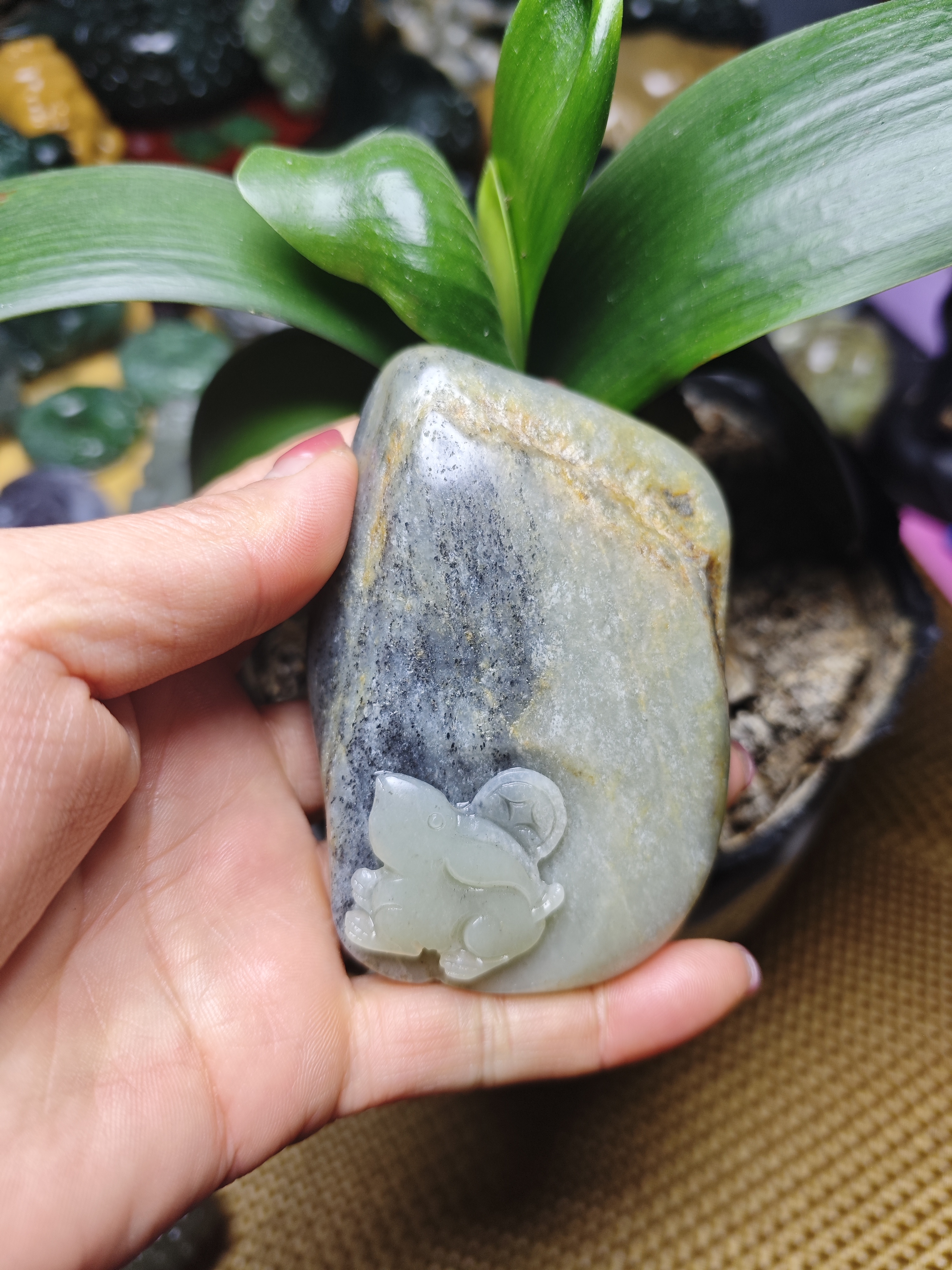 青花独籽手工雕刻原石手把件可把玩