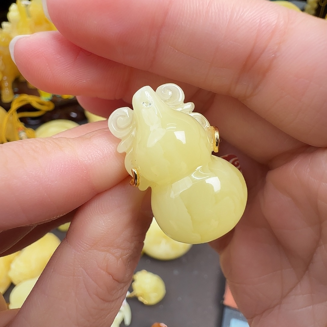 蜜蜡未镶嵌珠宝奇石