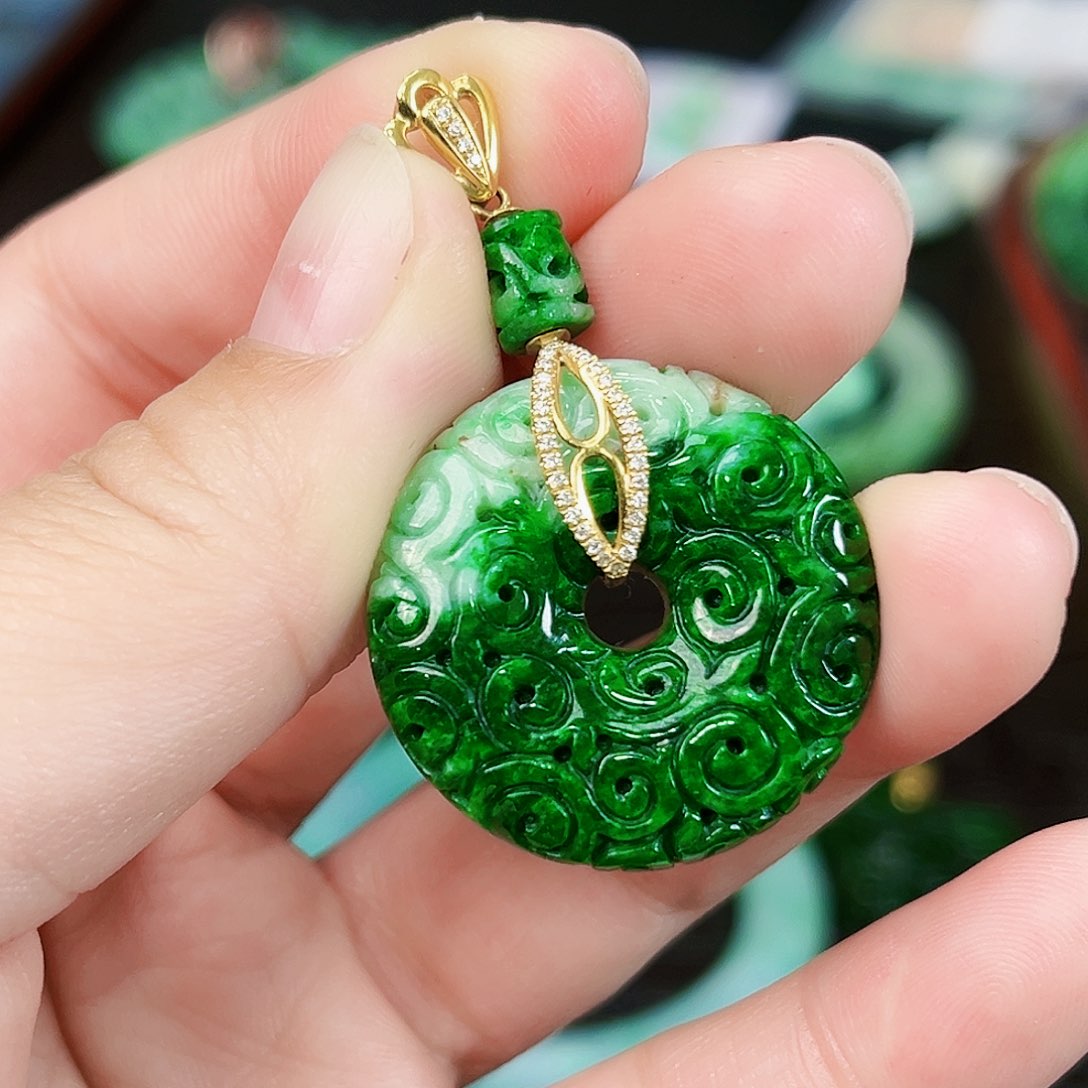 翡翠颈饰18K金镶嵌吊坠