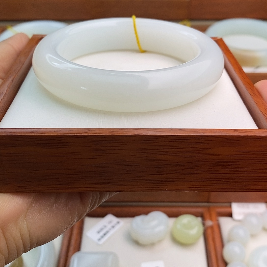 和田玉（白玉）未镶嵌手镯