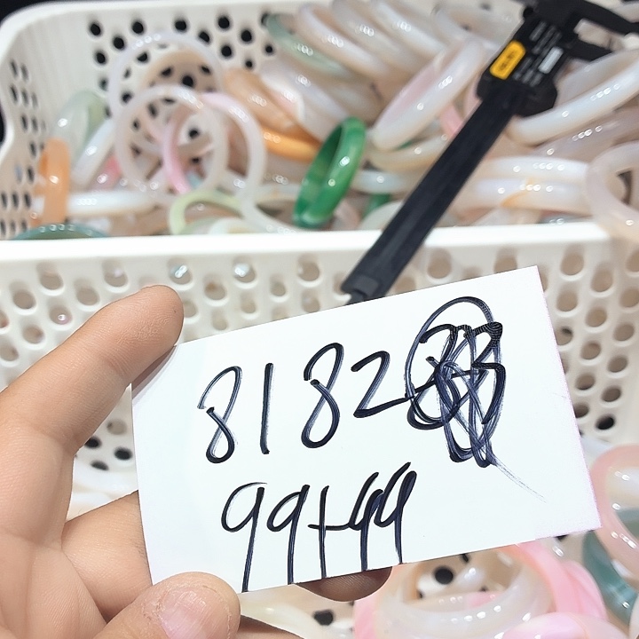 梦***曦玛瑙/玉髓未镶嵌手镯81