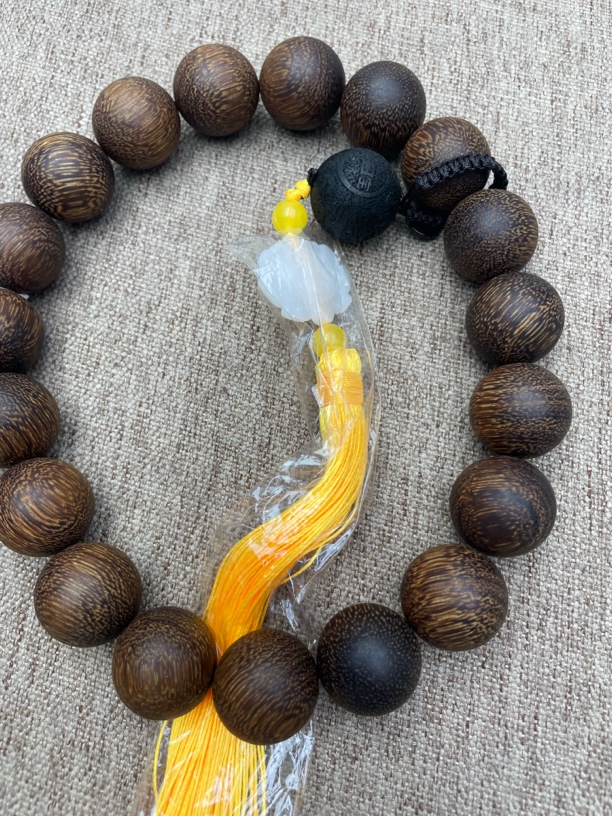 沉香木串文玩老料 63号