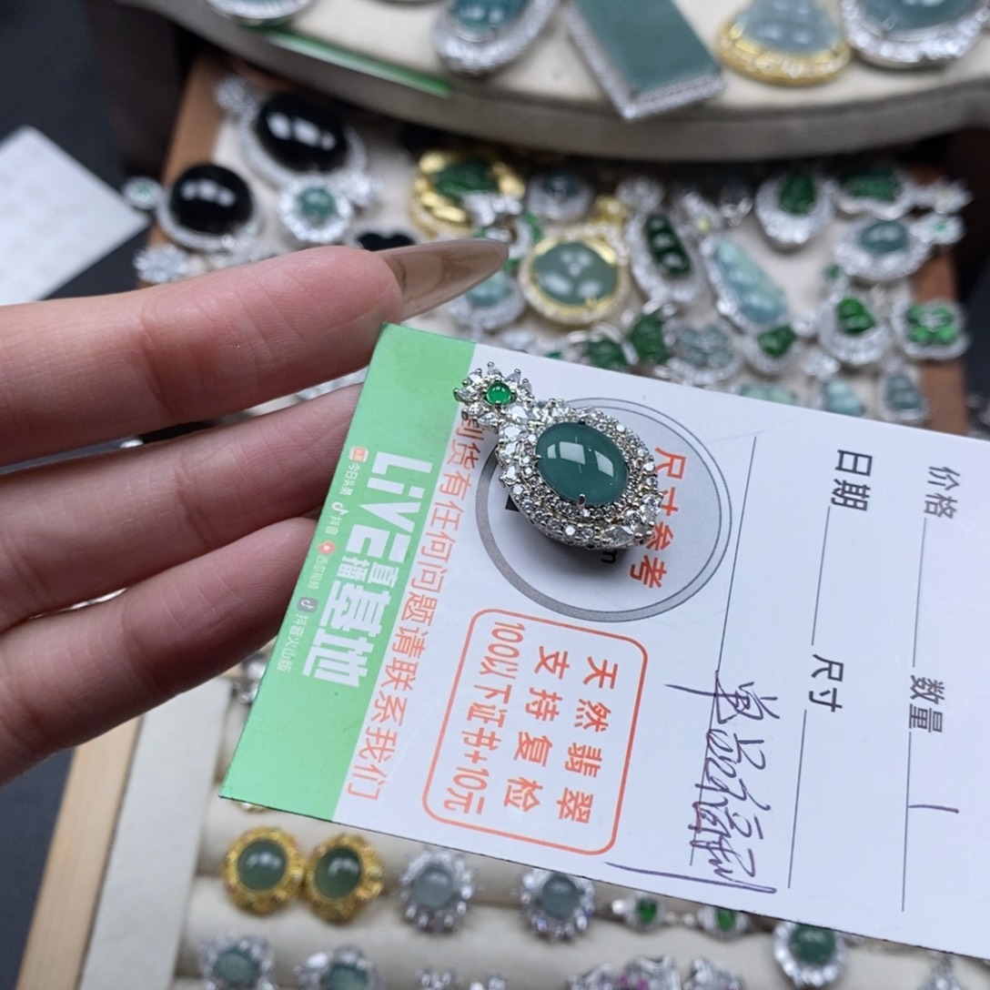 翡翠颈饰未镶嵌翡翠