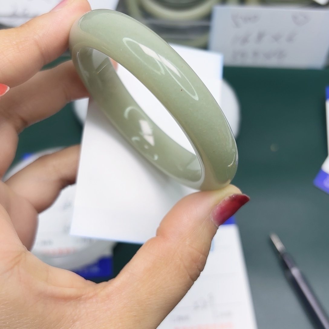 石英质玉未镶嵌手镯22/5253