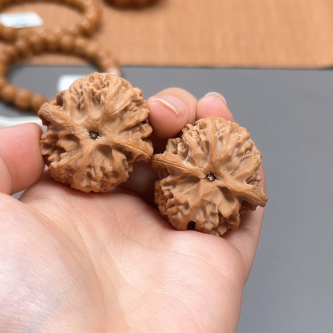 桃核把件门头沟苹果园39×39×34尺精修白茬3257