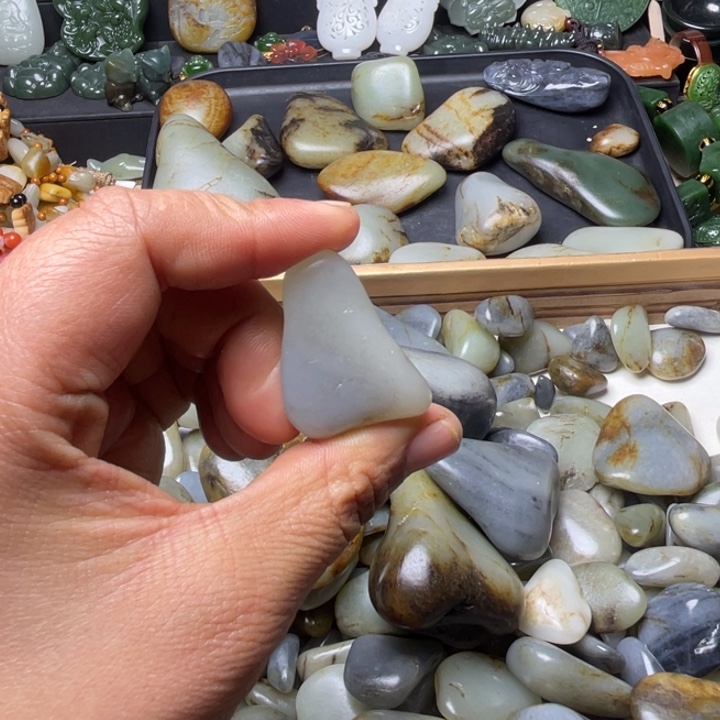 龙***和田玉未镶嵌珠宝半成品