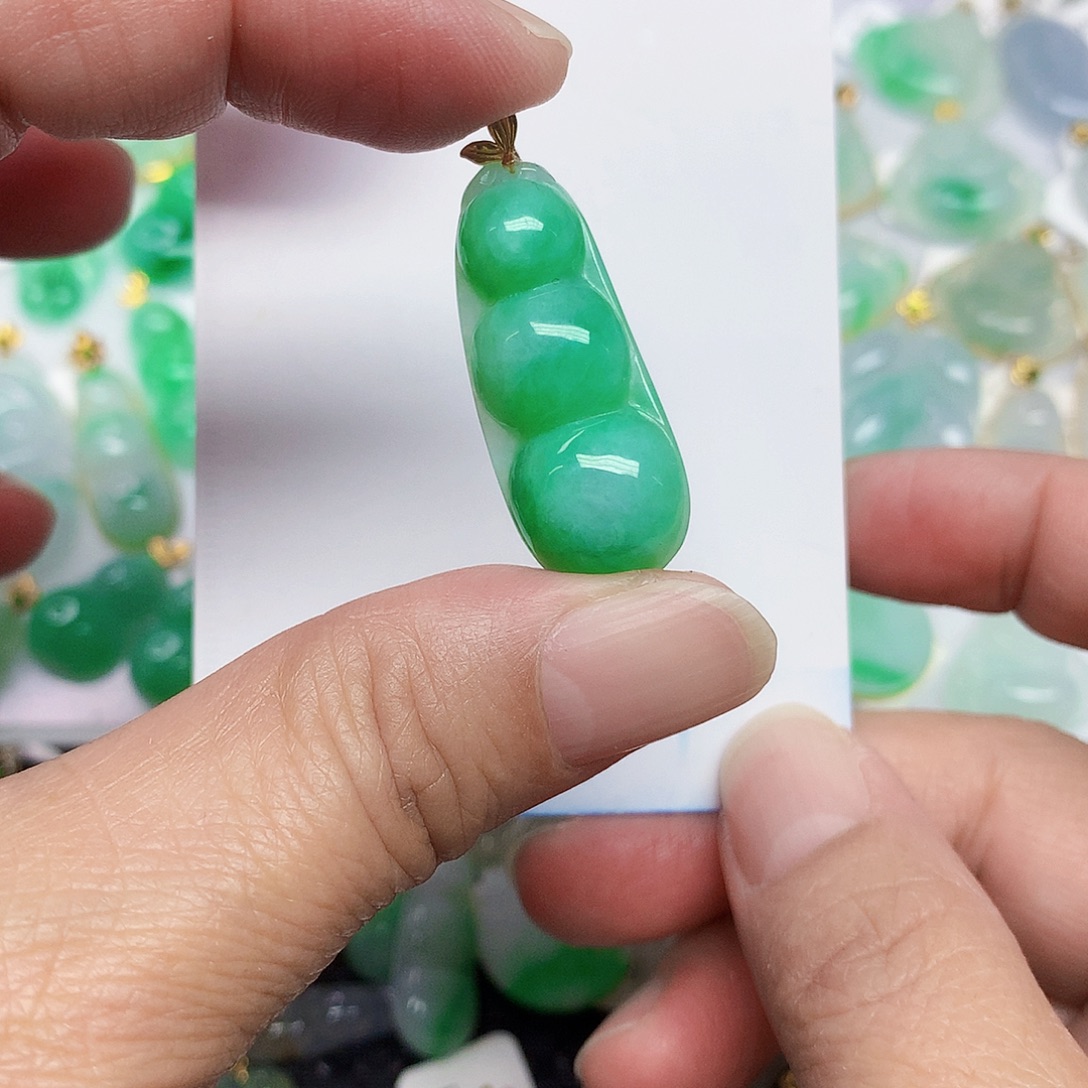 翡翠18K金镶嵌颈饰367889