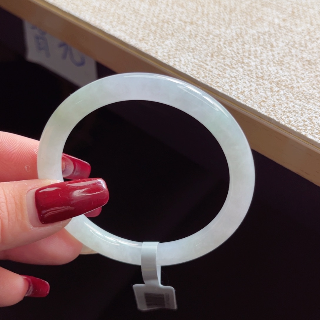 翡翠手镯未镶嵌手镯