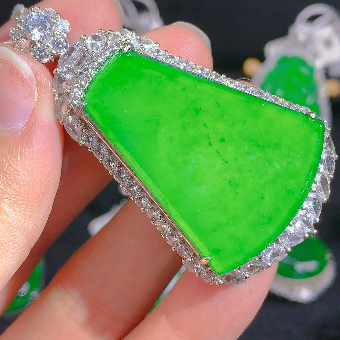 翡翠颈饰银S925镶嵌吊坠