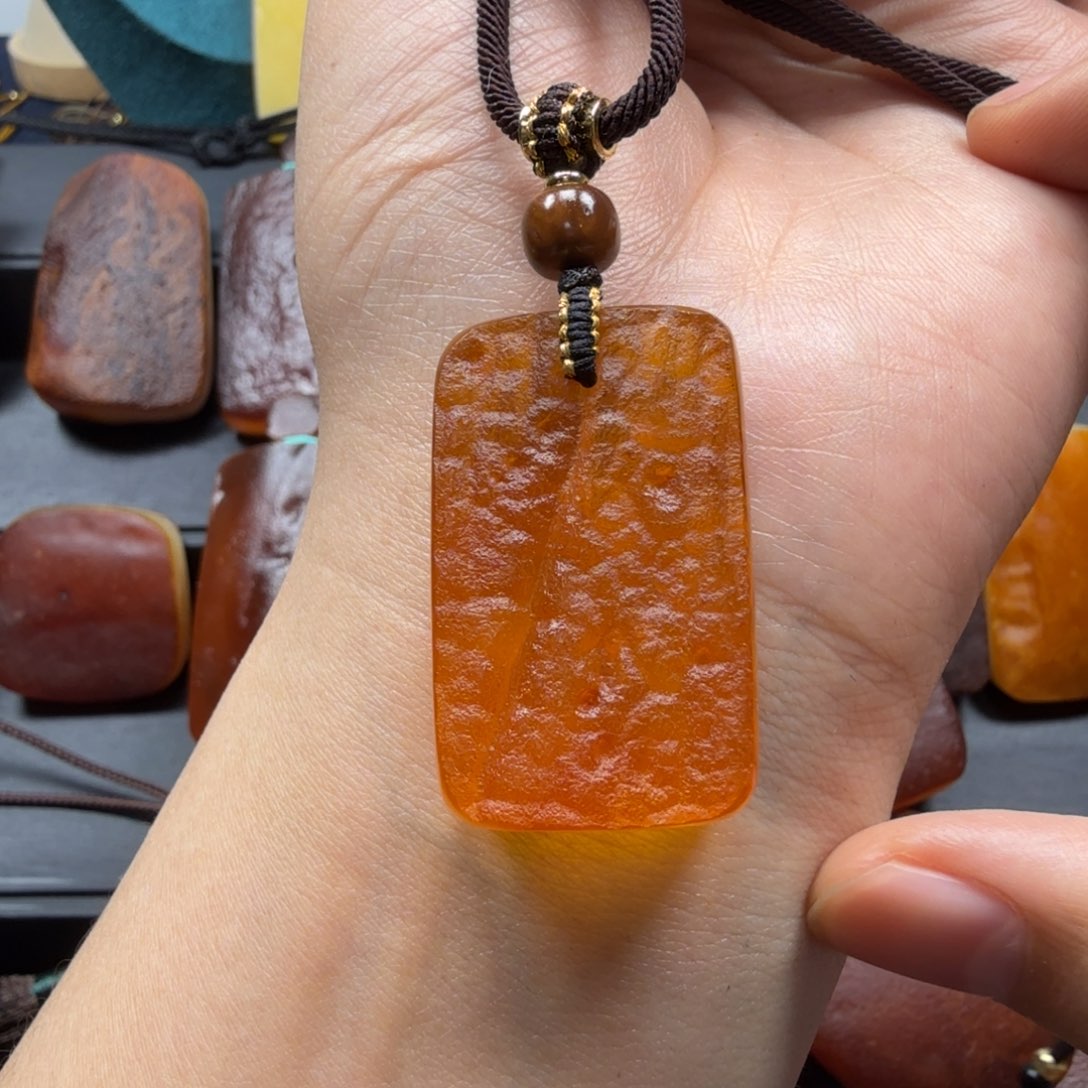 琥珀吊坠(赠链)未镶嵌