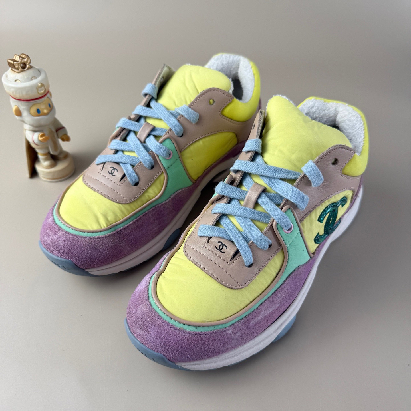 99新 Chanel/香奈儿 马卡龙双C系带休闲鞋 35.5码 YLP4253
