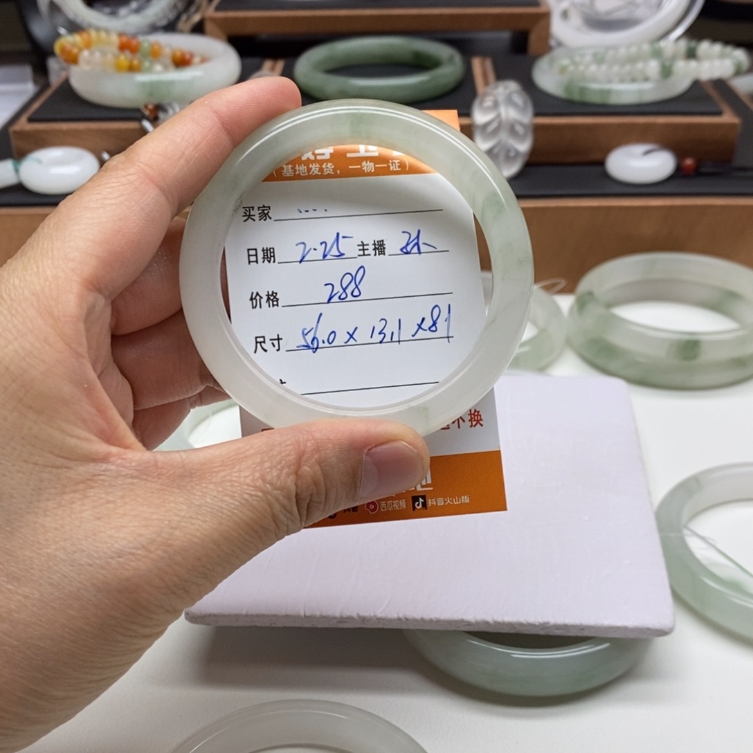 石英质玉手镯未镶嵌.*