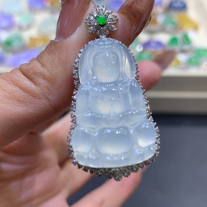 翡翠颈饰18K金镶嵌翡翠