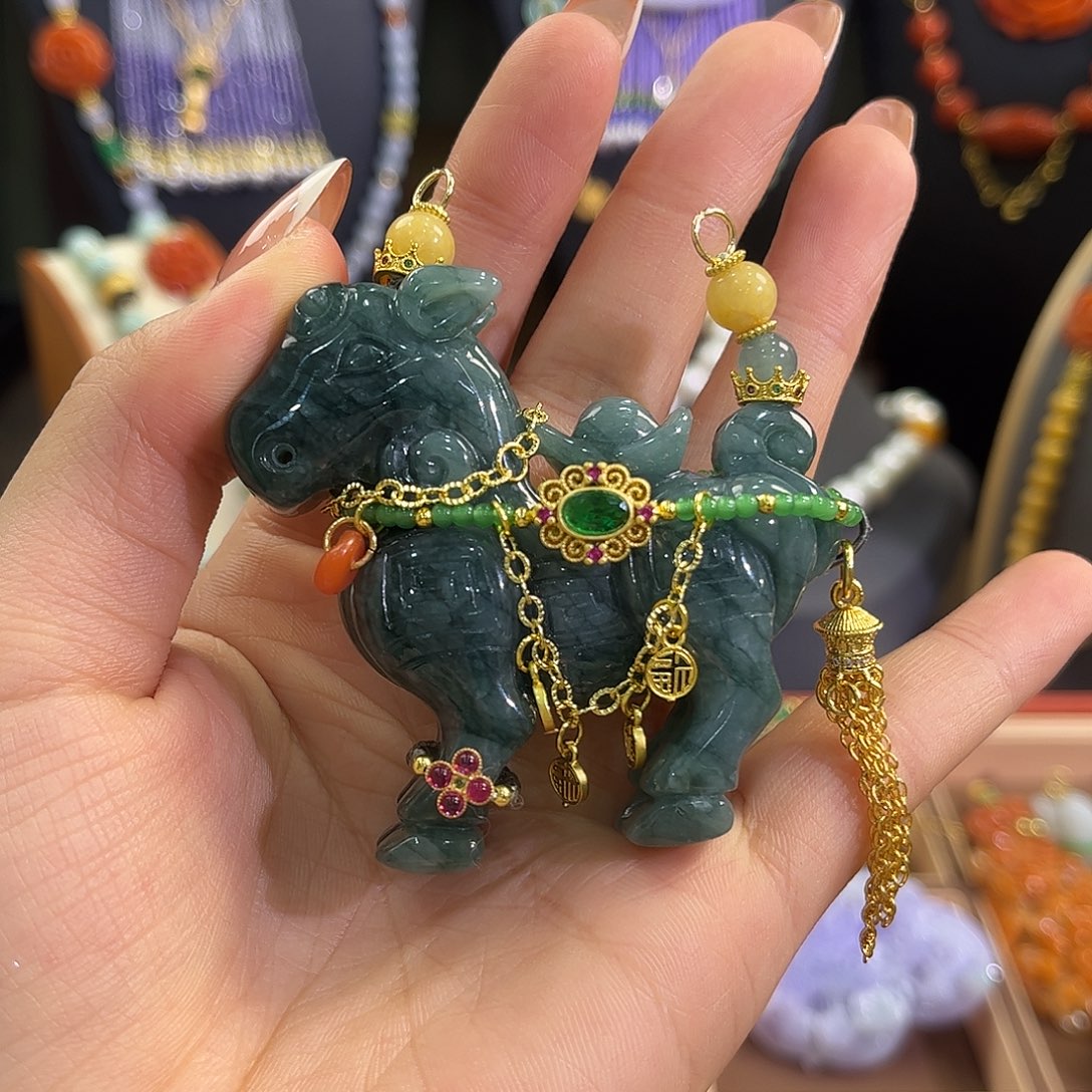 翡翠未镶嵌吊坠(赠链)马上有钱花