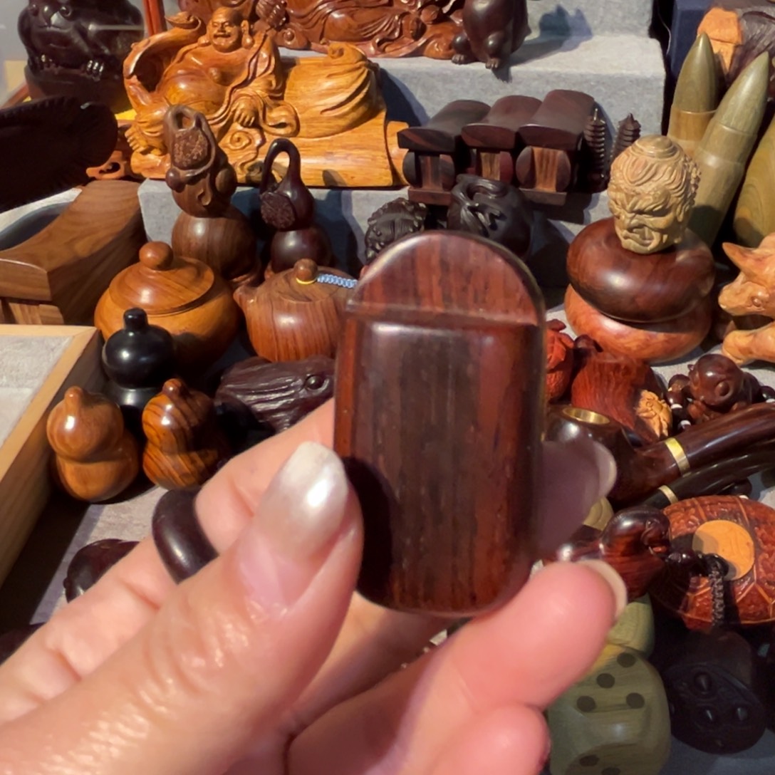 微凹黄檀（南美大红酸枝）