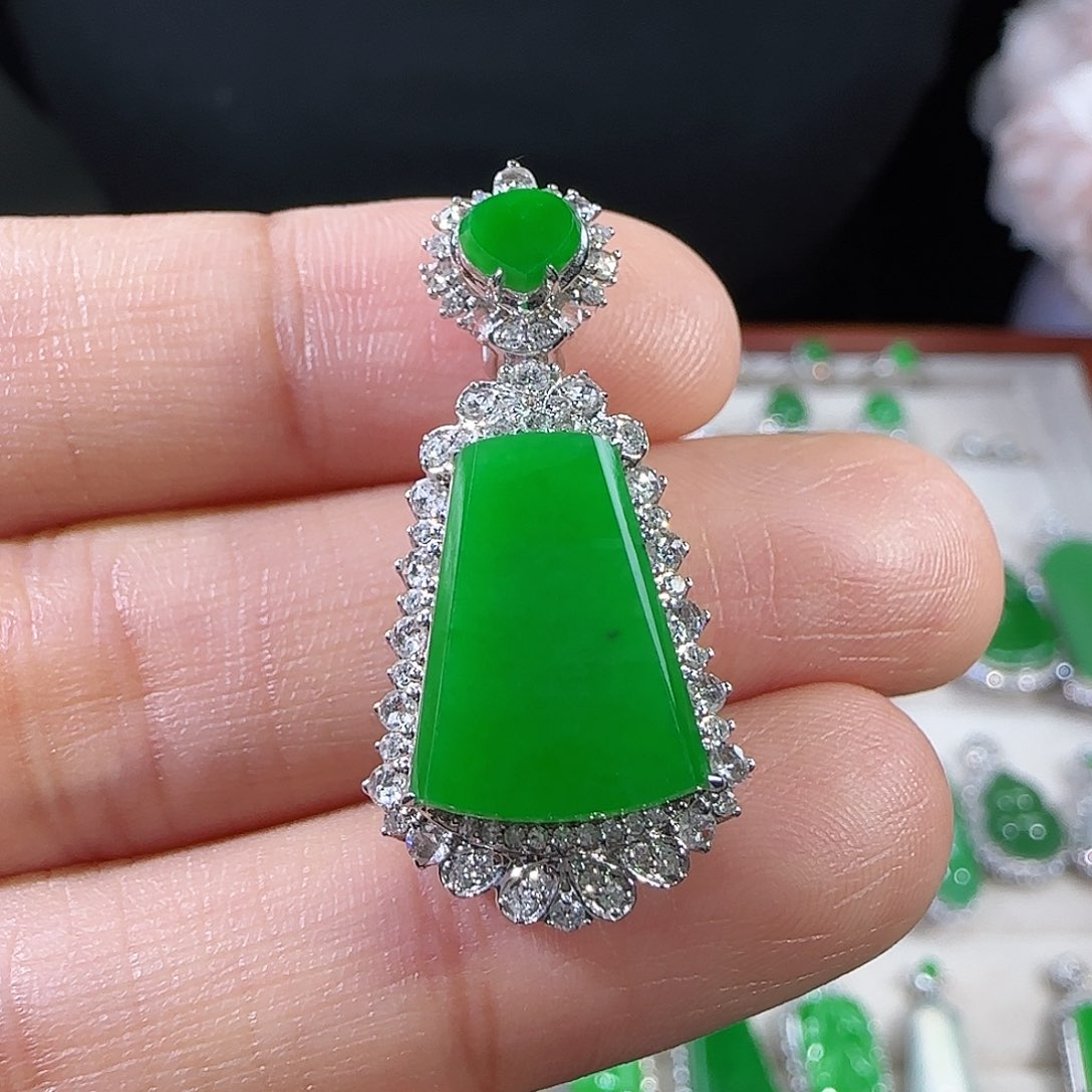 翡翠吊坠(不含链)18K金镶嵌