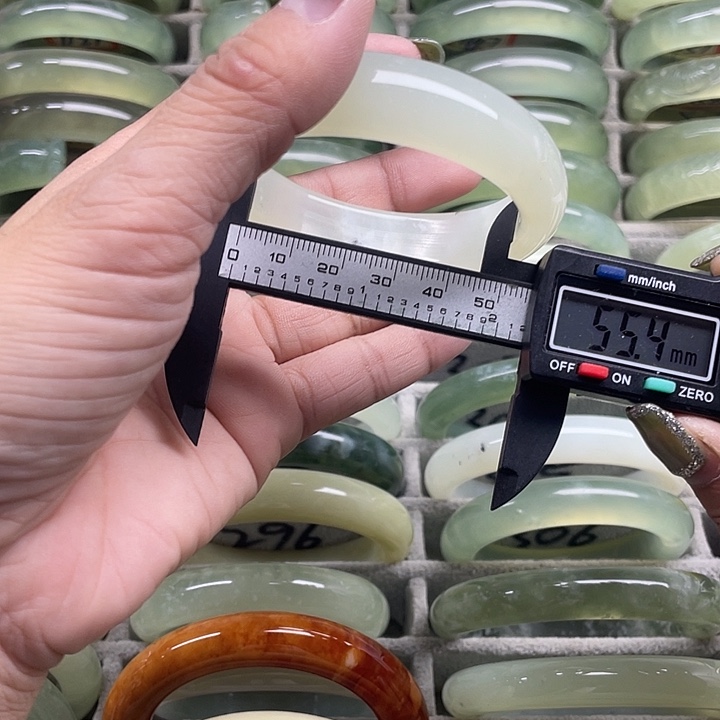 蛇纹石玉未镶嵌手镯303