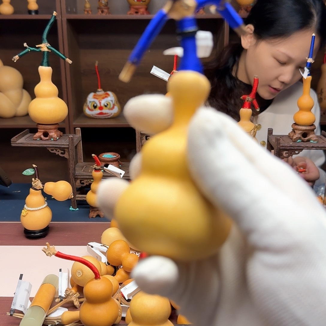 逃***、八宝葫芦 手把八宝