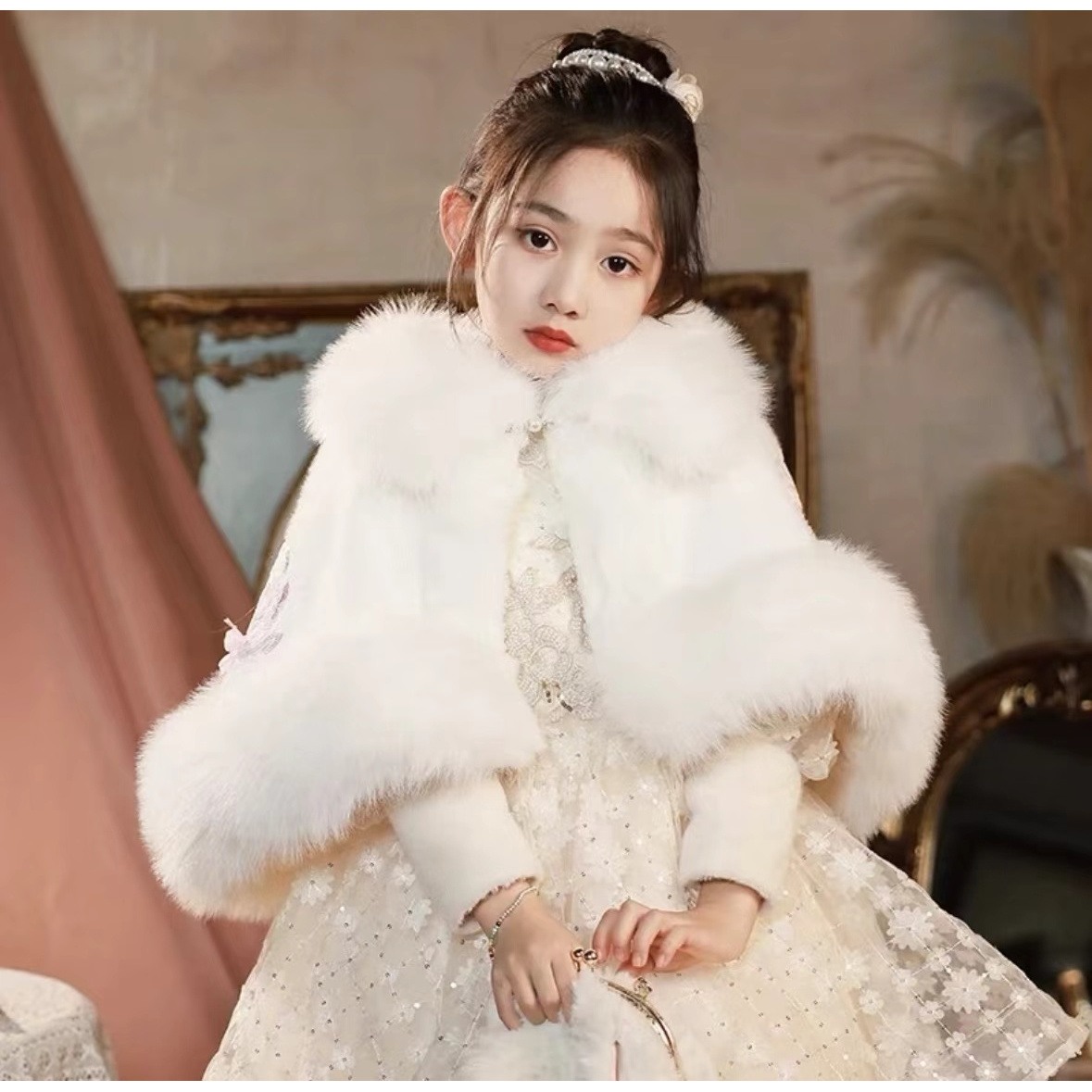 【披肩】白色冬季新款洋气小女孩时髦贵气加绒斗篷披肩