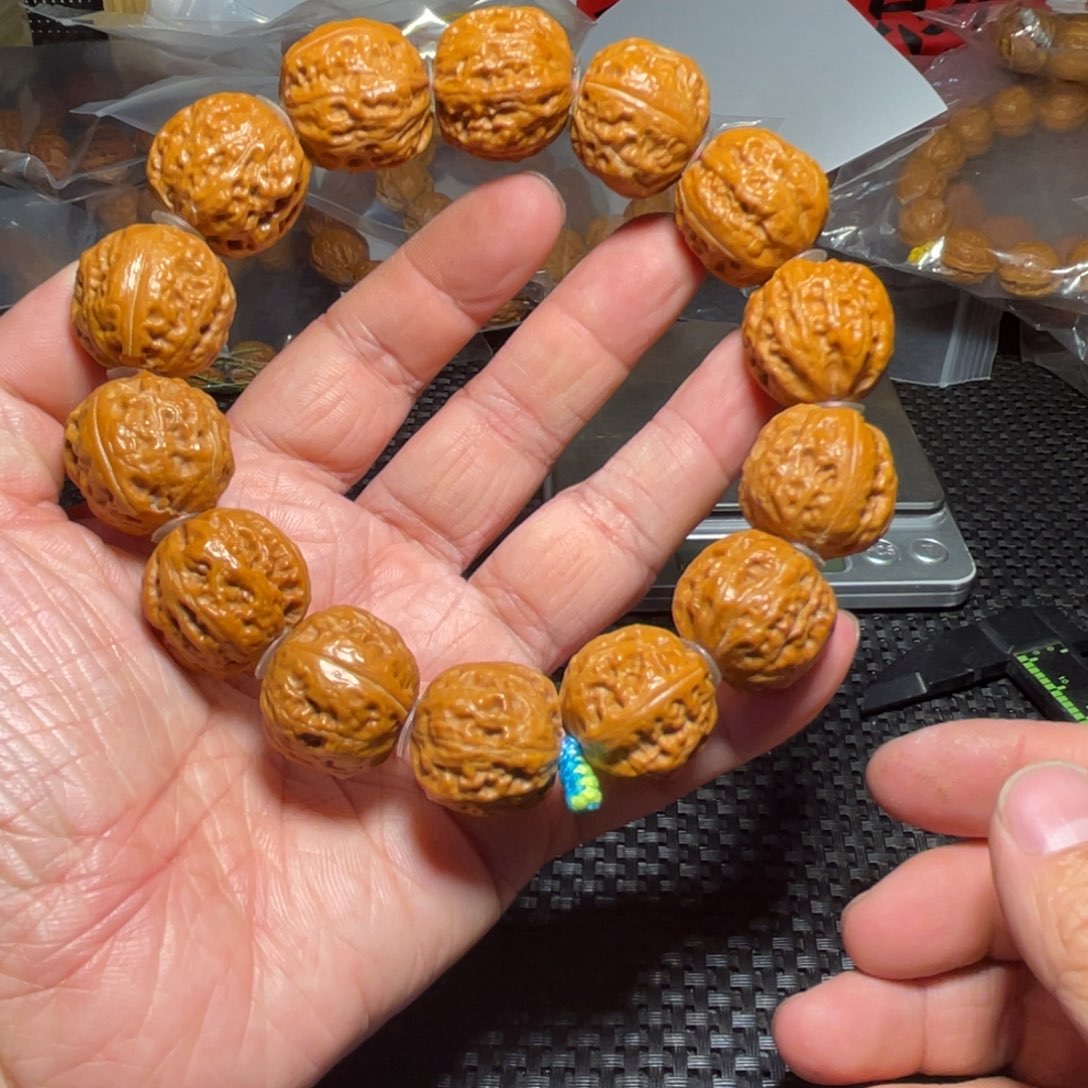 文玩核桃吊坠磨盘方肚2克