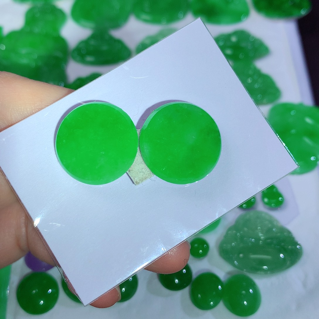 翡翠颈饰未镶嵌天然翡翠