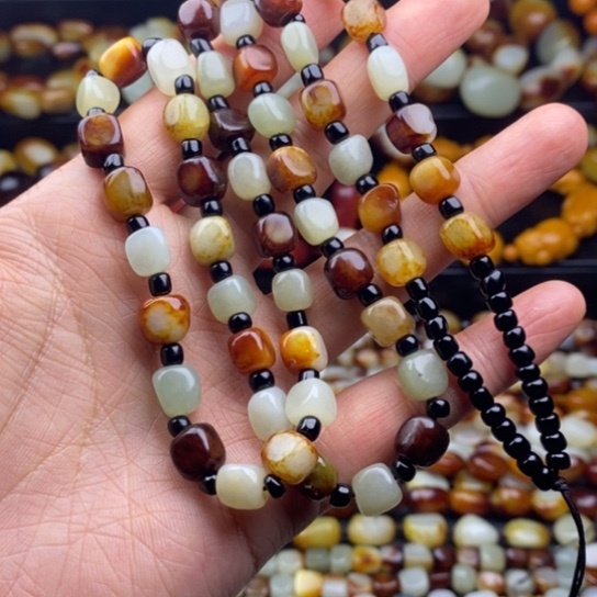 和田玉颈饰未镶嵌