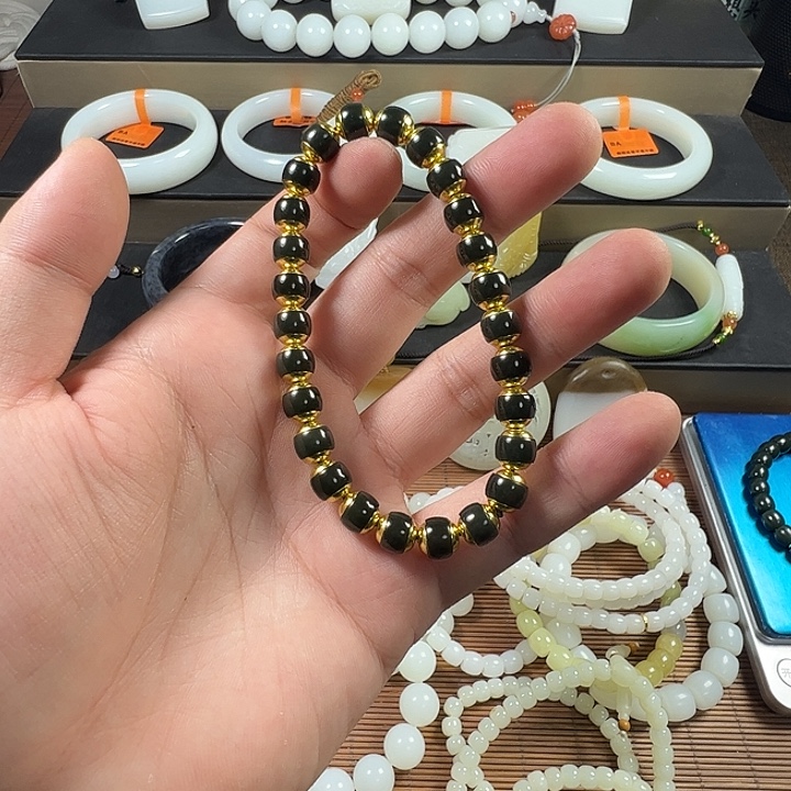 和田玉未镶嵌吊坠(赠链)